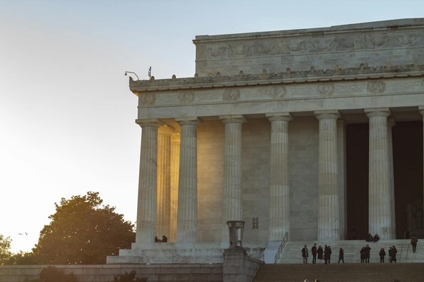 Explore the Top UK Festivals for a Deep Dive into Enchanting British Folk Tales